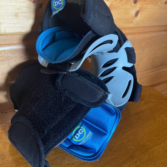 Healing Sole Flip Flops & Plantar Fasciitis Boots - Picture 10 of 12